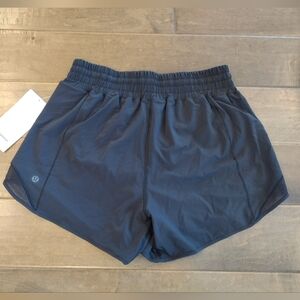 LULULEMON Women's NWT Black HR High Rise Logo 4" Shorts - 8